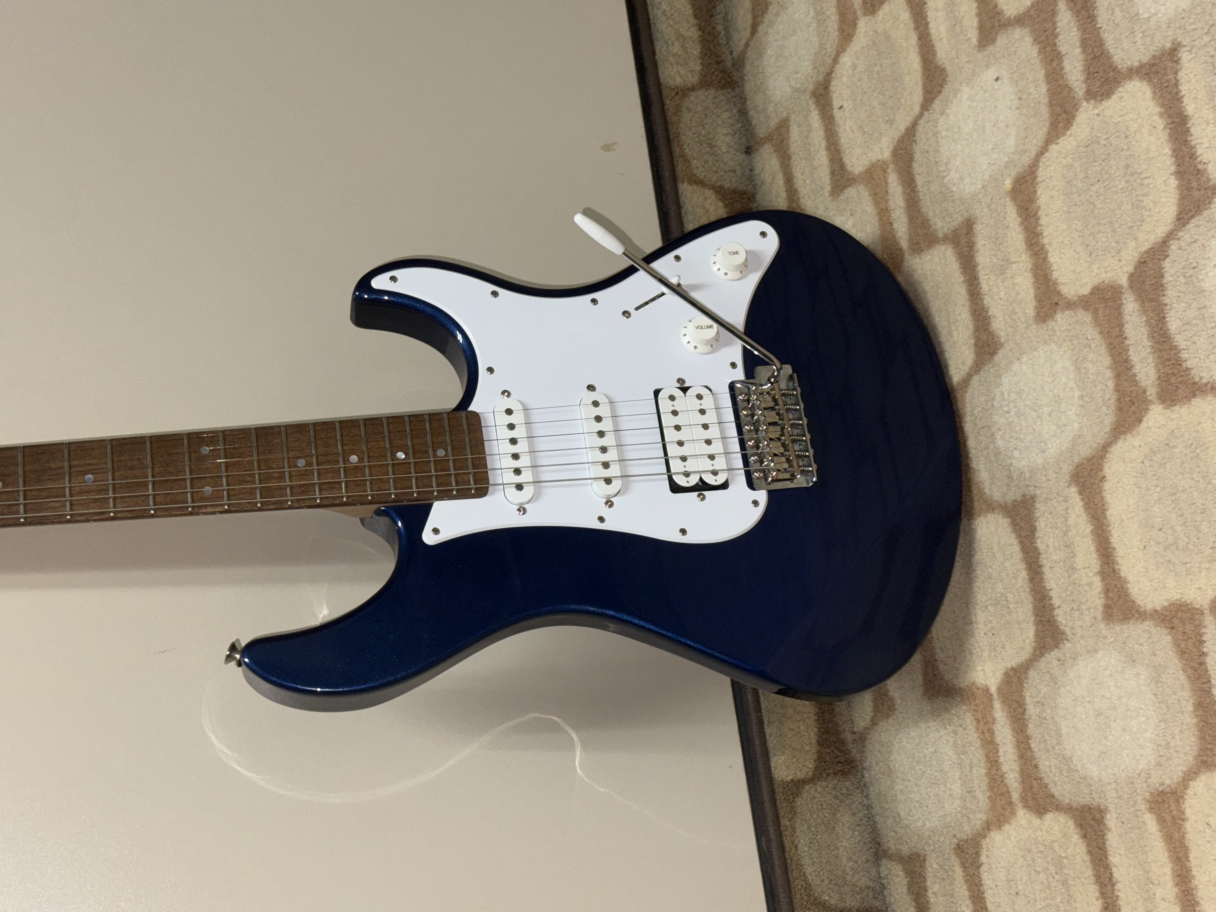 Yamaha Pacifica 012 DBM(Dark Blue Metallic) 4
