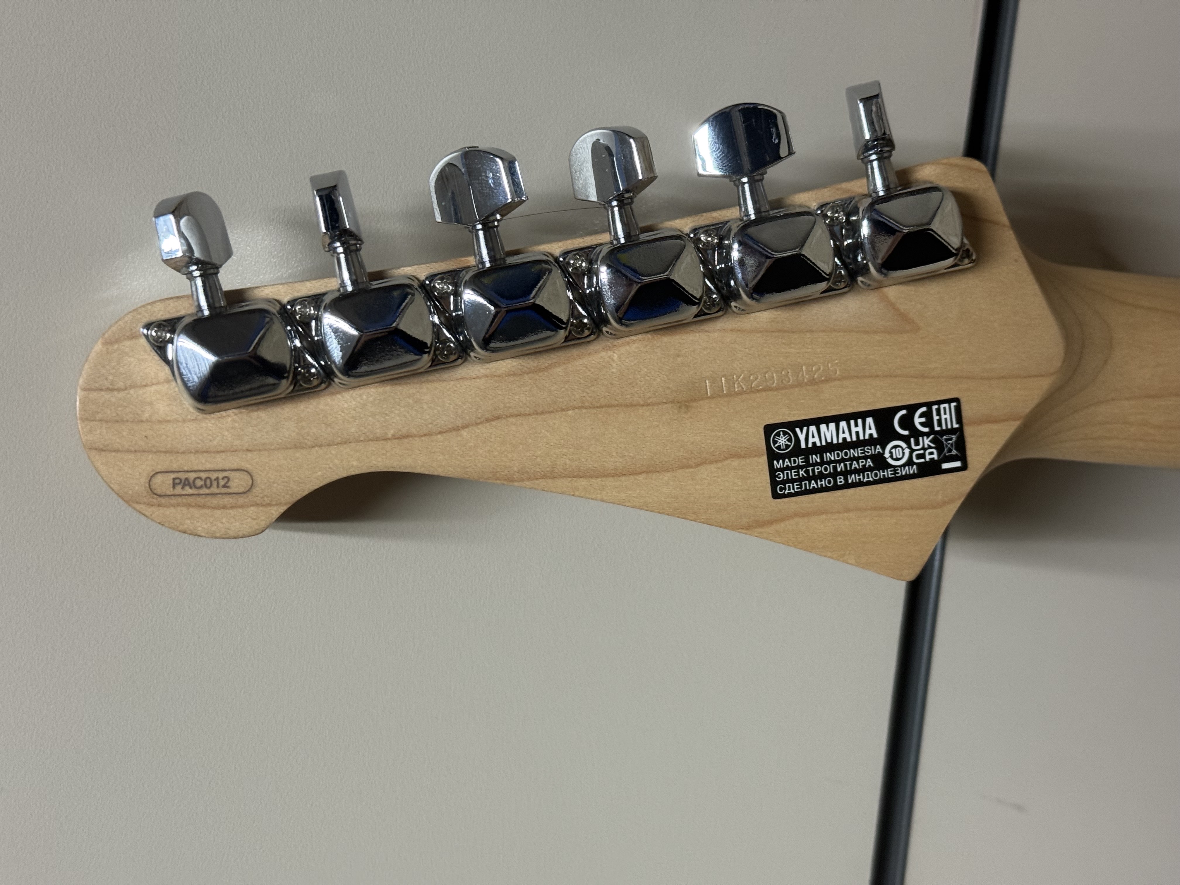 Yamaha Pacifica 012 DBM(Dark Blue Metallic) 6