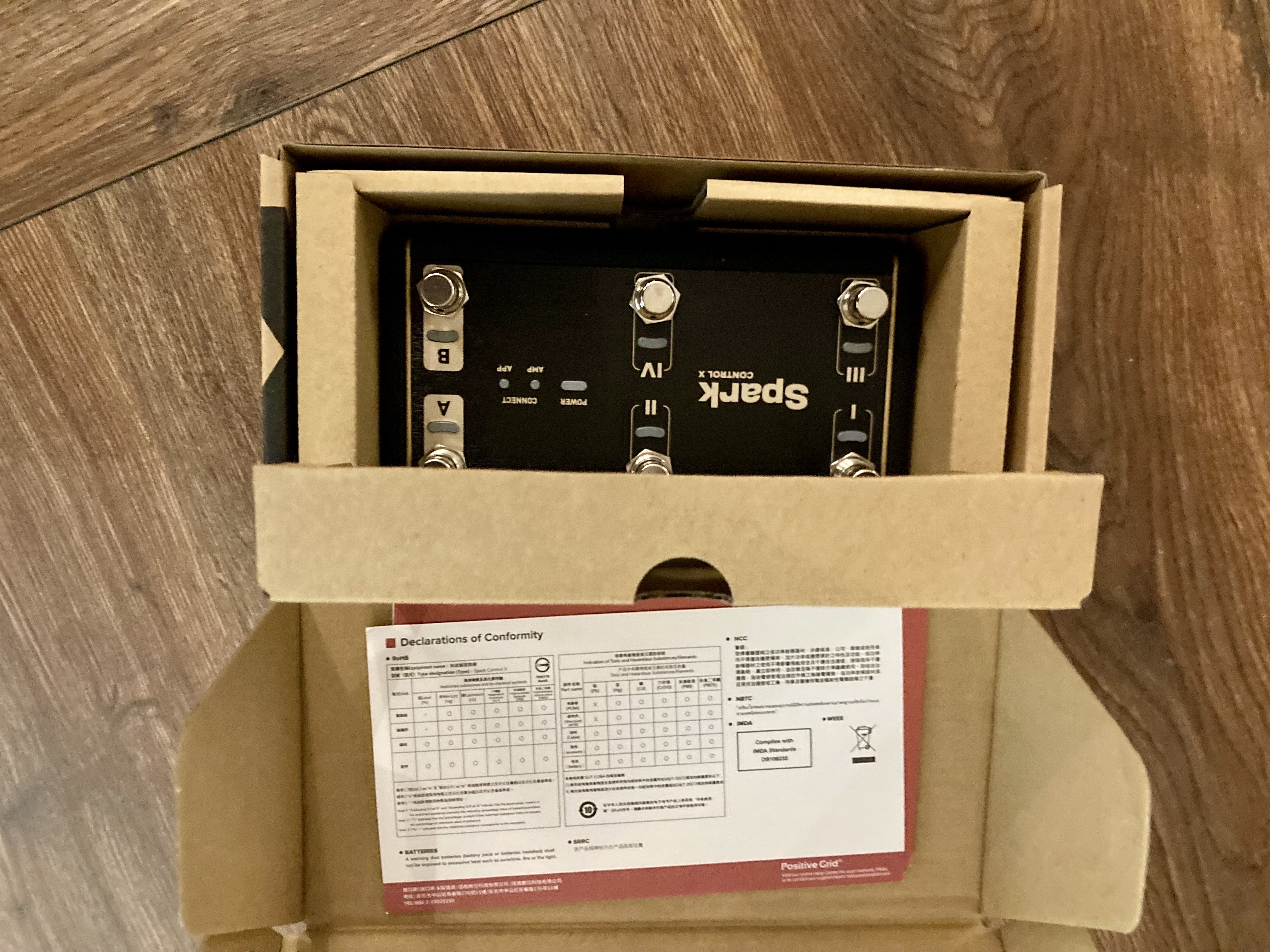 Positive Grid Spark Control X – 6 Switch Kablosuz Foot Controller 4