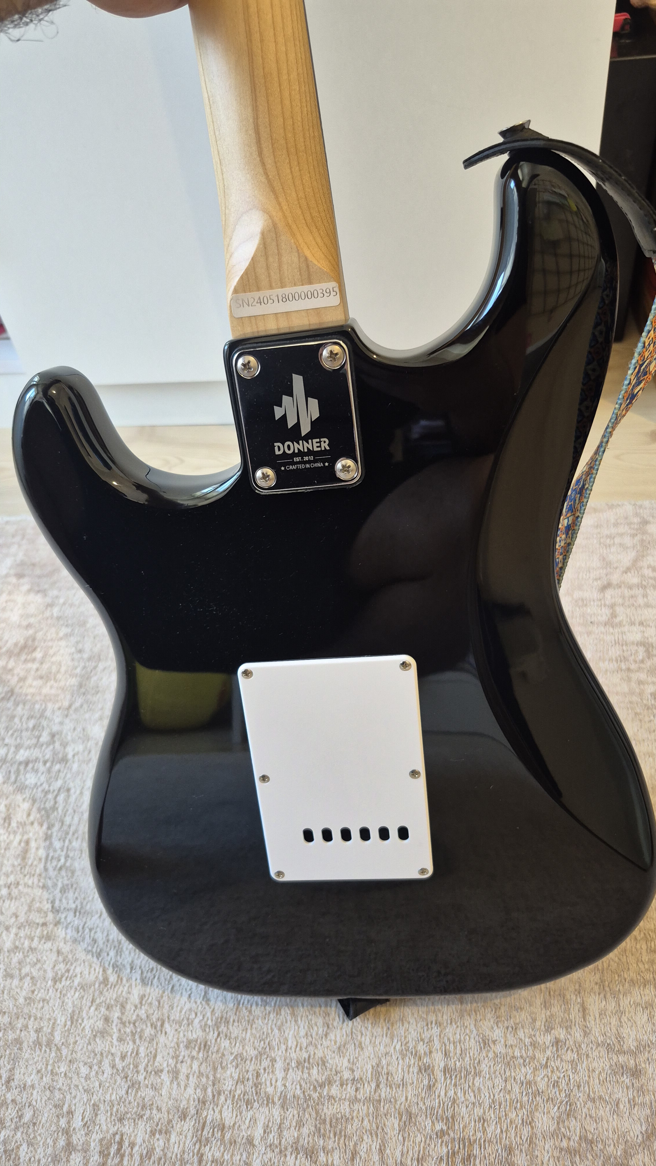 Donner DST 100B elektro gitar ve Blackstar ID:Core 10 V4 Dijital Kombo Elektro Gitar Amfi 6