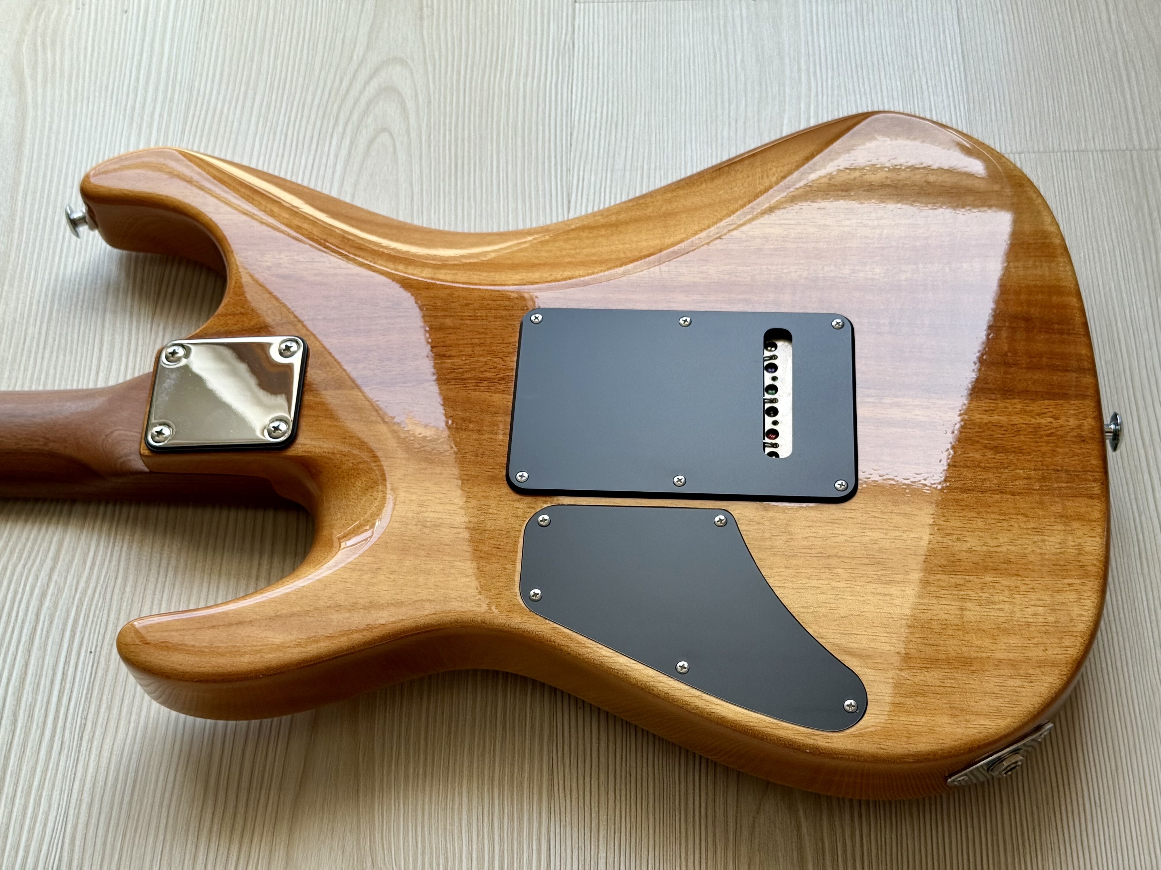 Suhr Custom Standard Koa & Pau Ferro 8