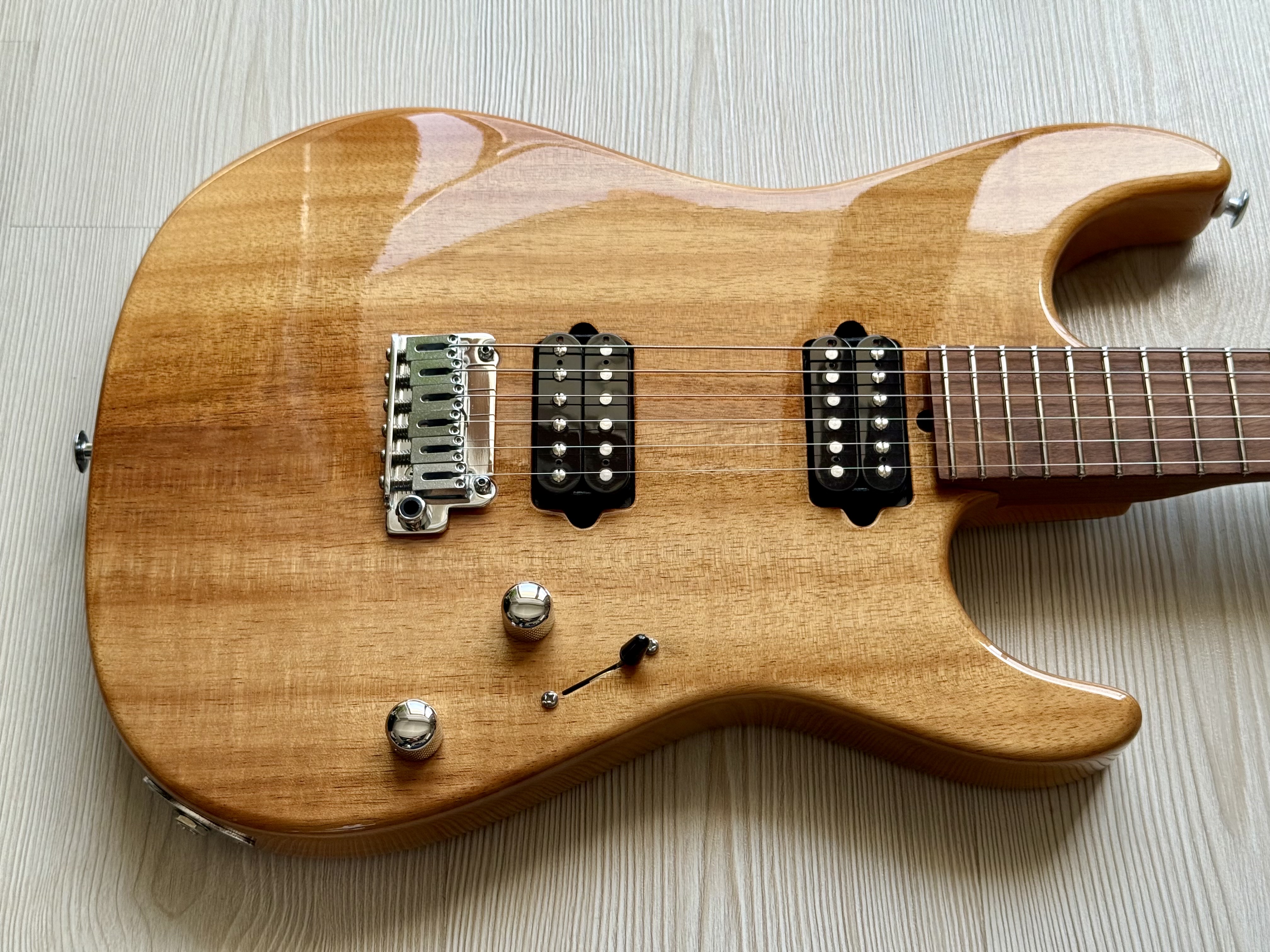 Suhr Custom Standard Koa & Pau Ferro 4