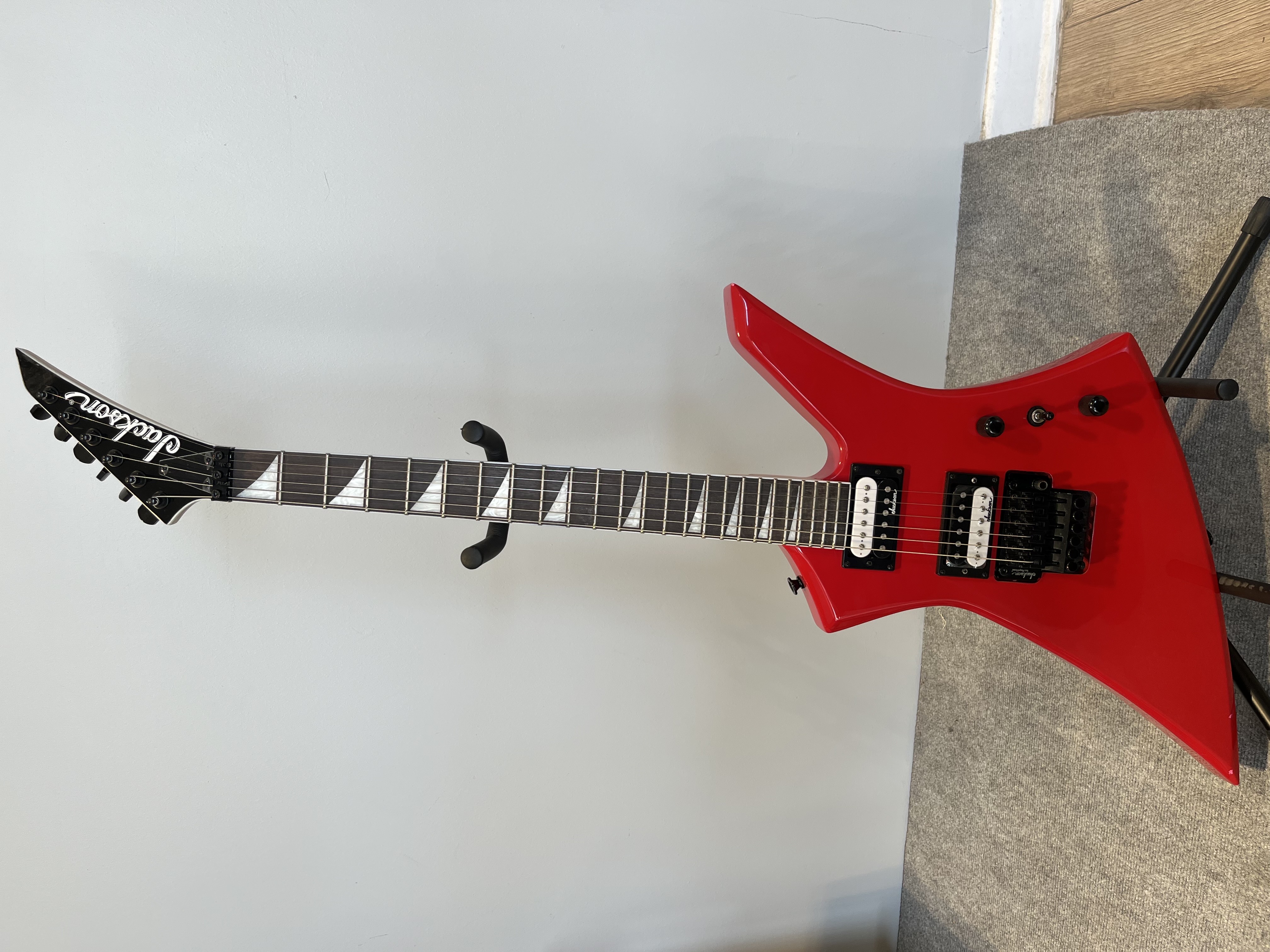 Jackson JS32 Kelly Elektro Gitar 1