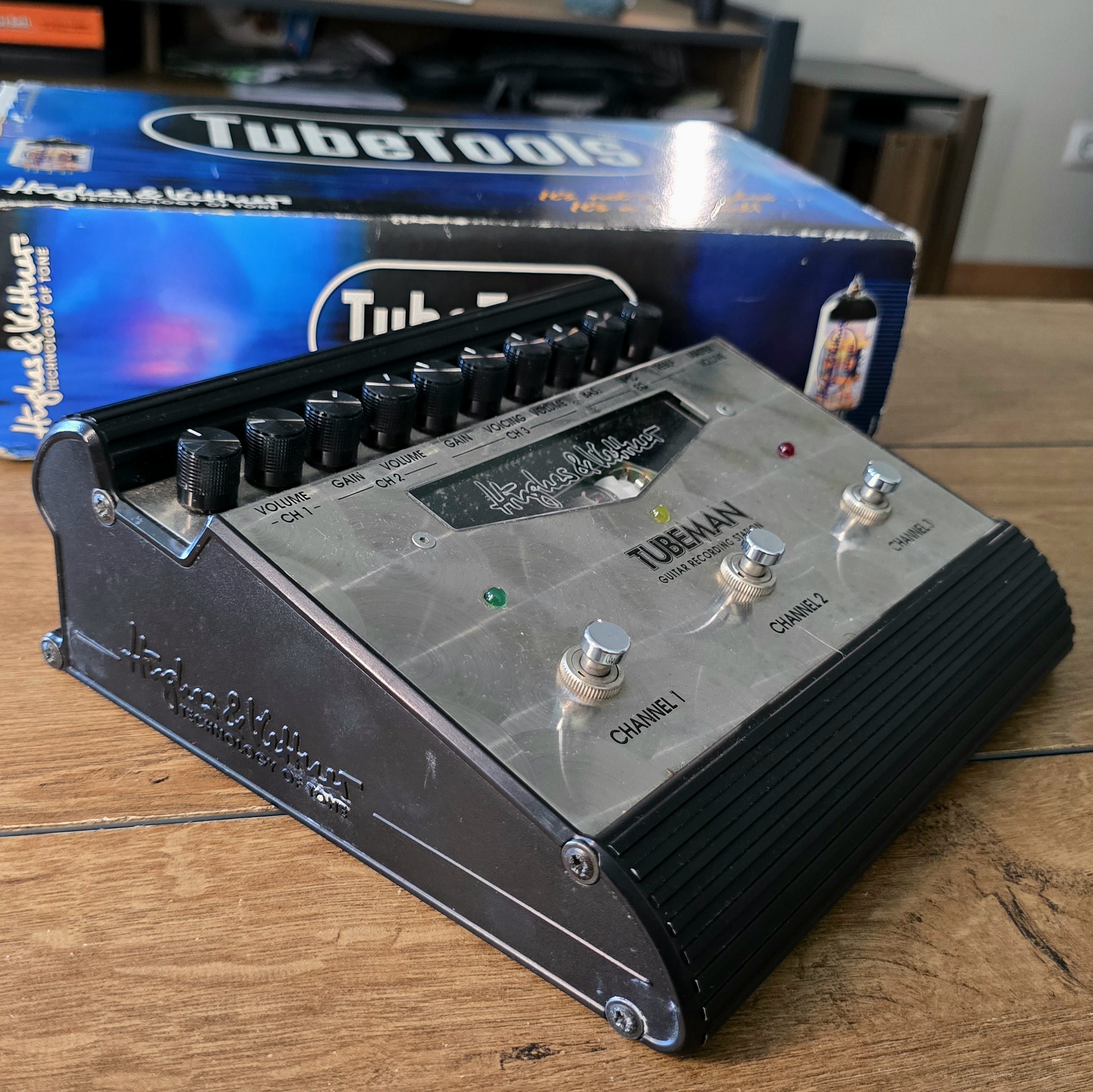 Hughes & Kettner TubeMan Tüplü Preamp 6
