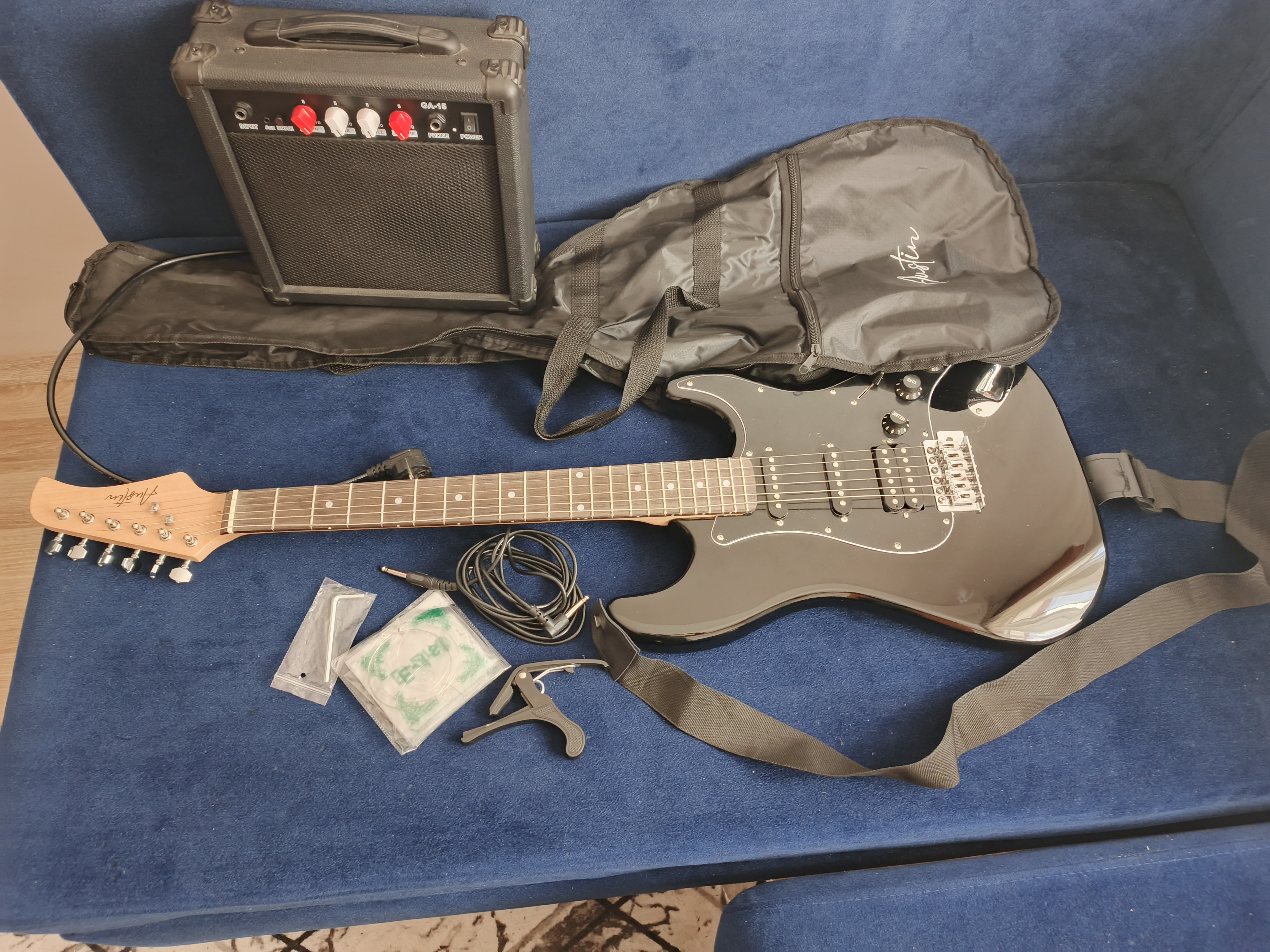 Auistin markalı elektro gitar seti. 1