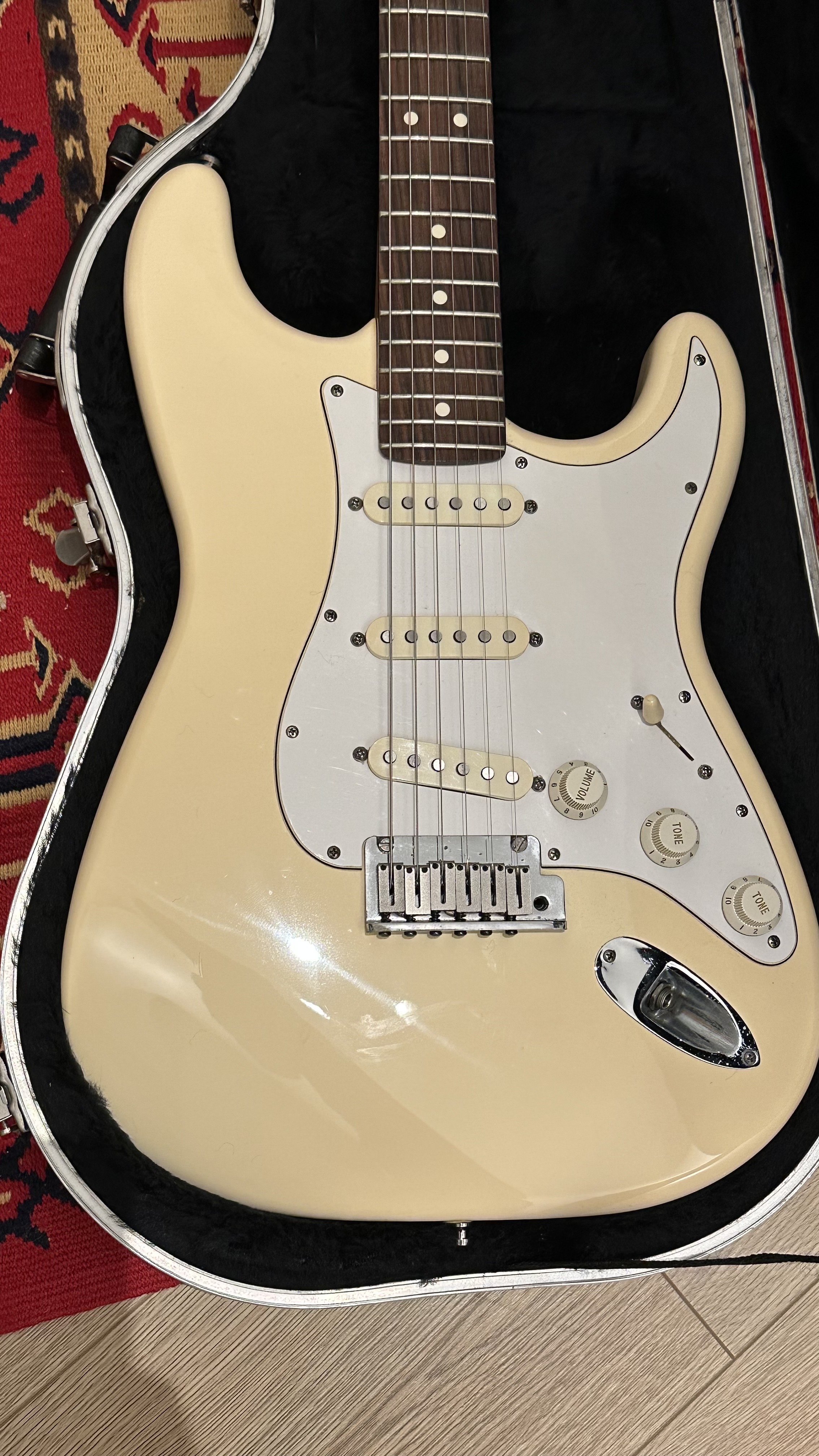 FENDER STRATOCASTER (USA) 2