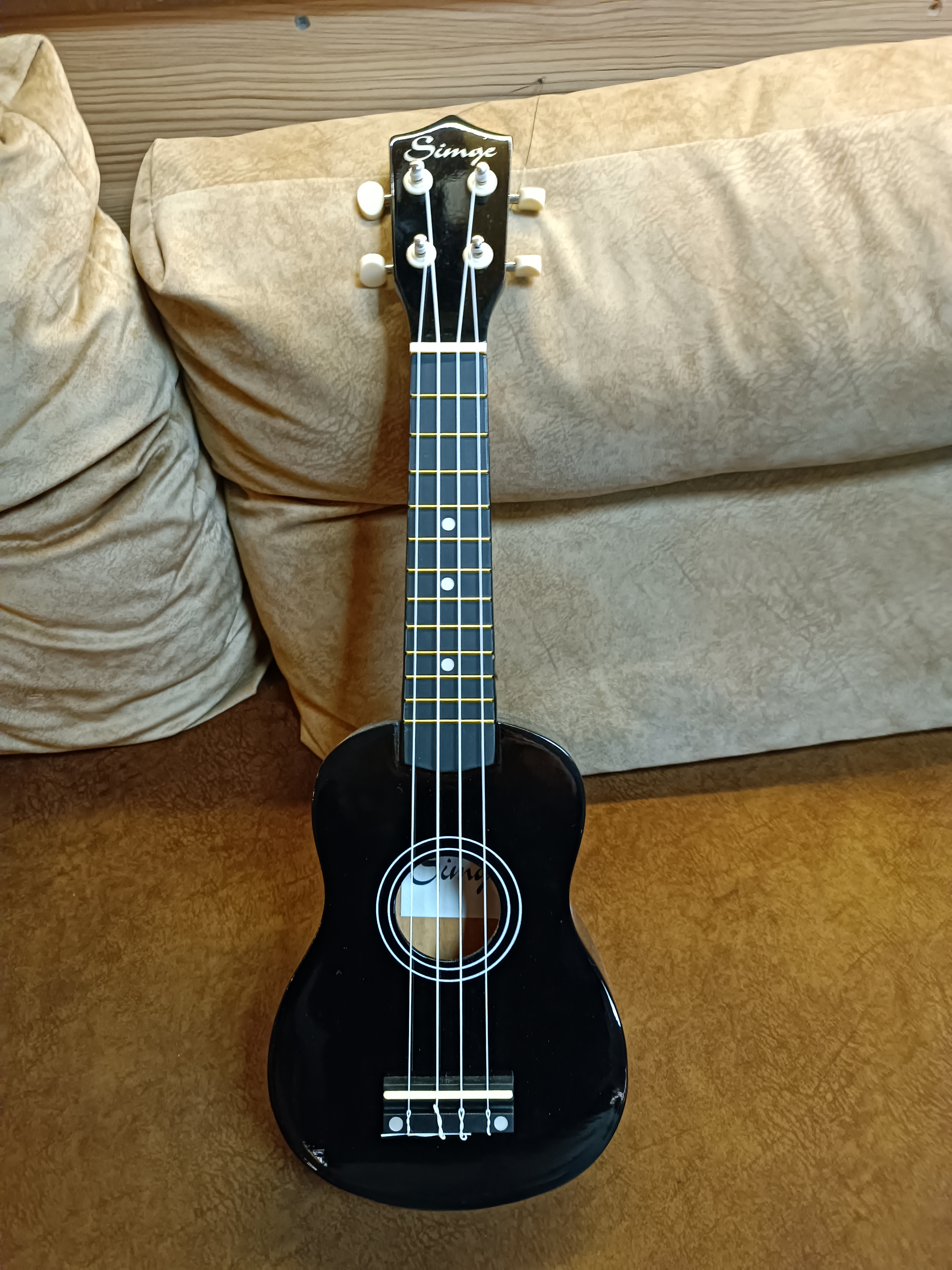 Simge Ukulele - siyah 2
