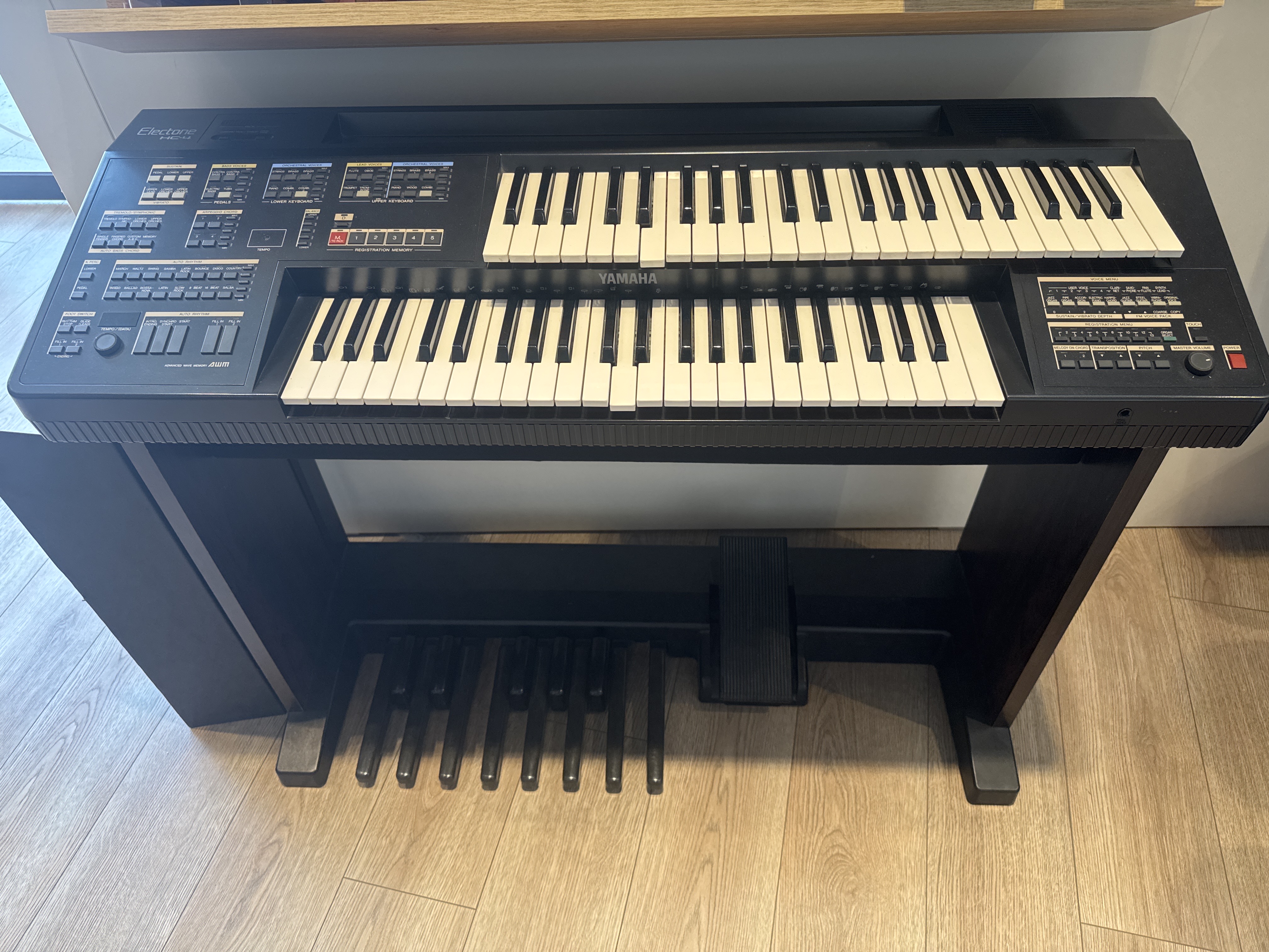 Yamaha Electone HC-4 Synthesizer 1