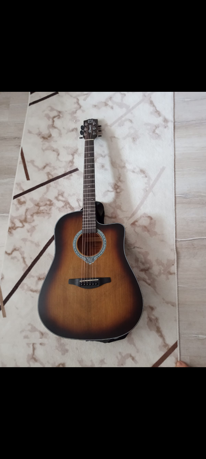 Strauss Akustik Gitar 3