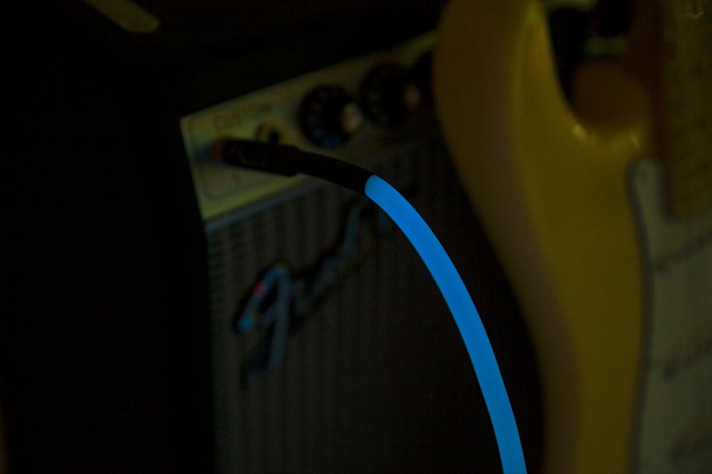 Fender Professional Fosforlu Mavi 5m Enstrüman Kablosu 4