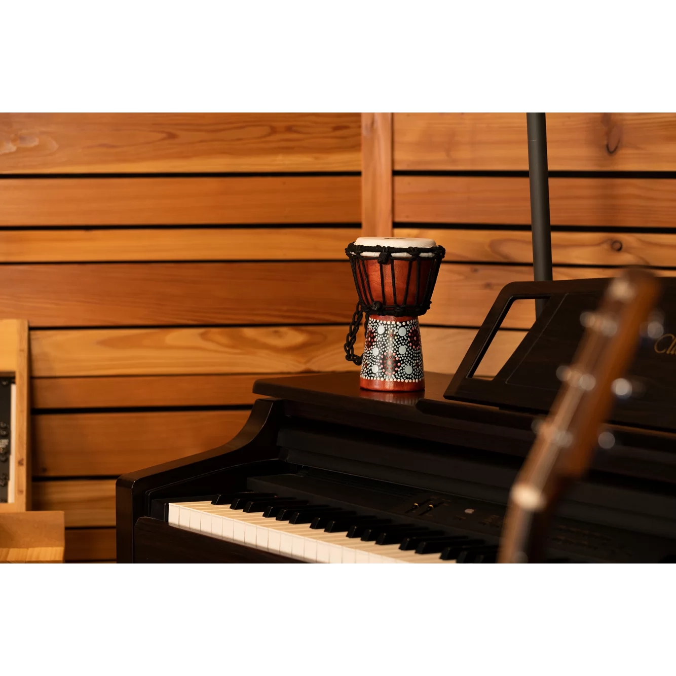 Meinl HDJ8-XXS African Style XX-Small Djembe (Red Flower Desing) 6