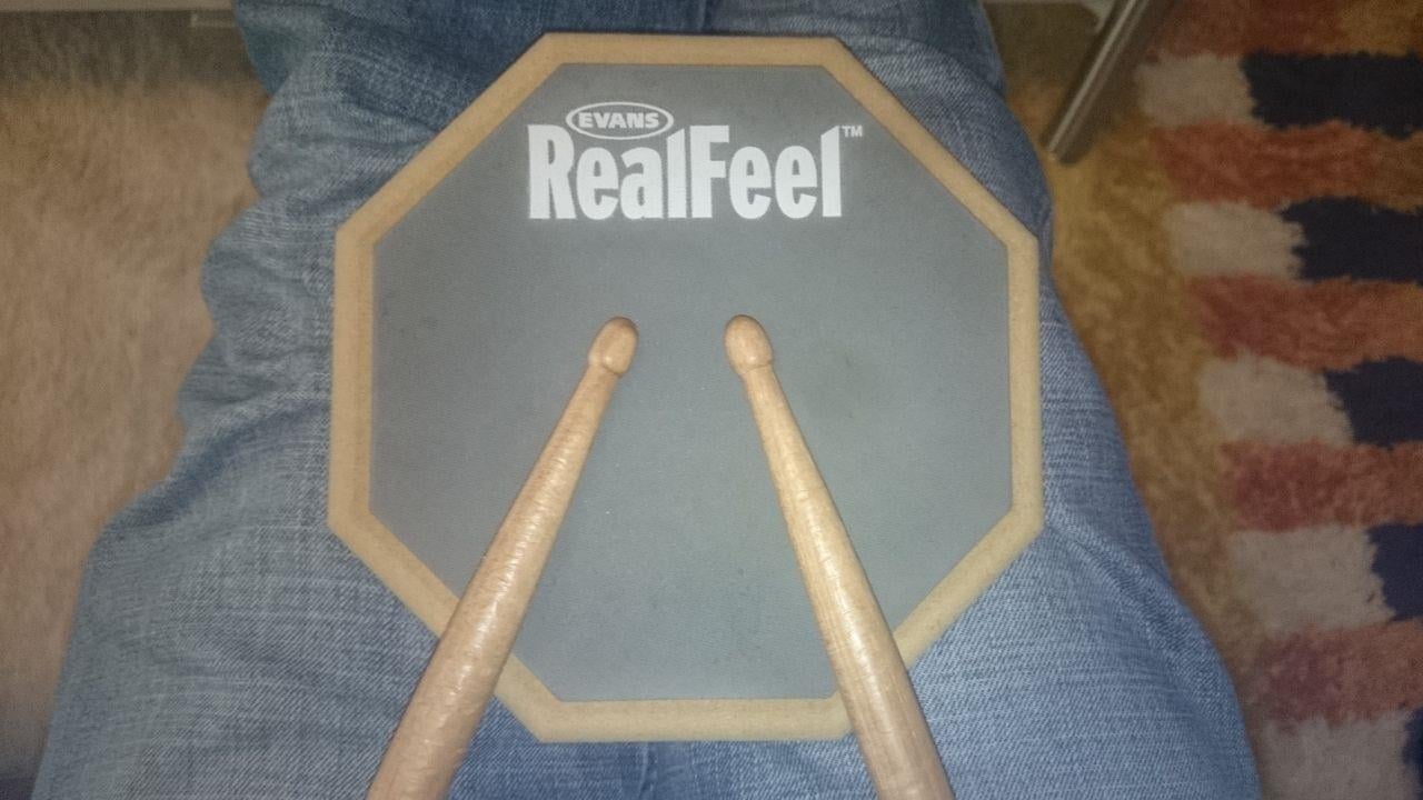 EVANS RF6GM 6" REAL FEEL, TEK TARAFLI, ÇALIŞMA PEDİ 6