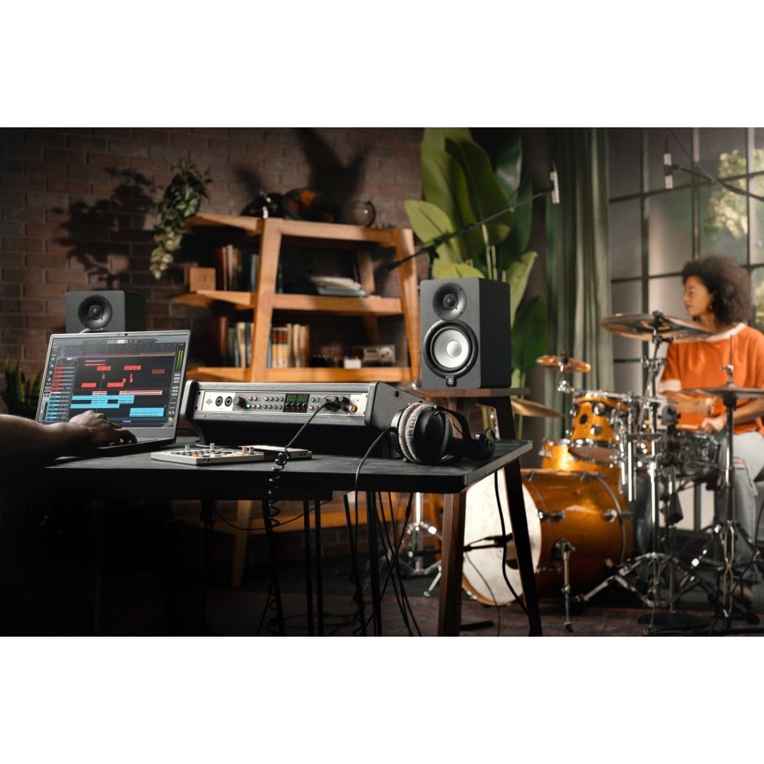 Universal Audio Volt 876 USB Kayıt Stüdyosu 5