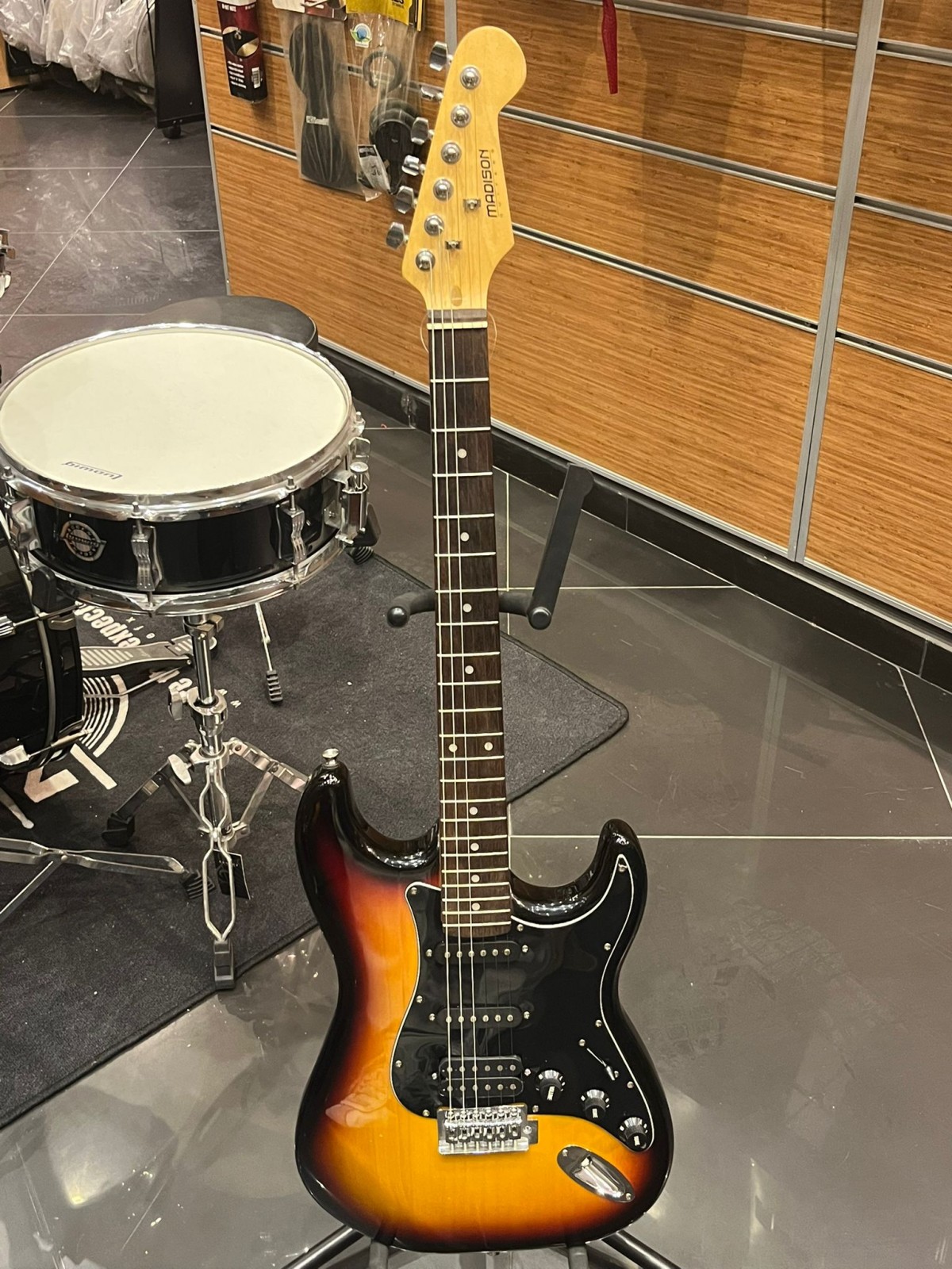 Outlet - Madison MEG-2TS Elektro Gitar 1